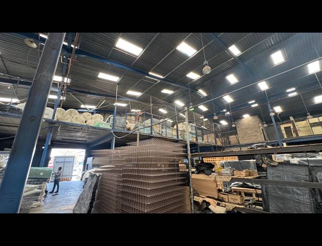 2,900M² WAREHOUSE TO LET IN KEW